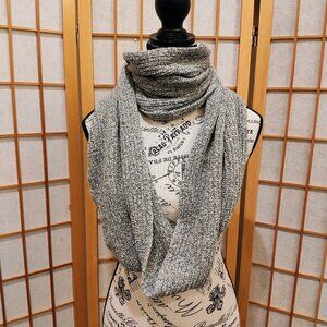 New Haven The Snood Scarf, One Size, Excellent Used Condition! (EUC)